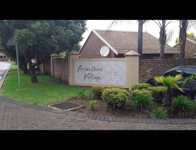 2 BEDROOM TOWNHOUSE FOR SALE IN AMBERFIELD GLEN